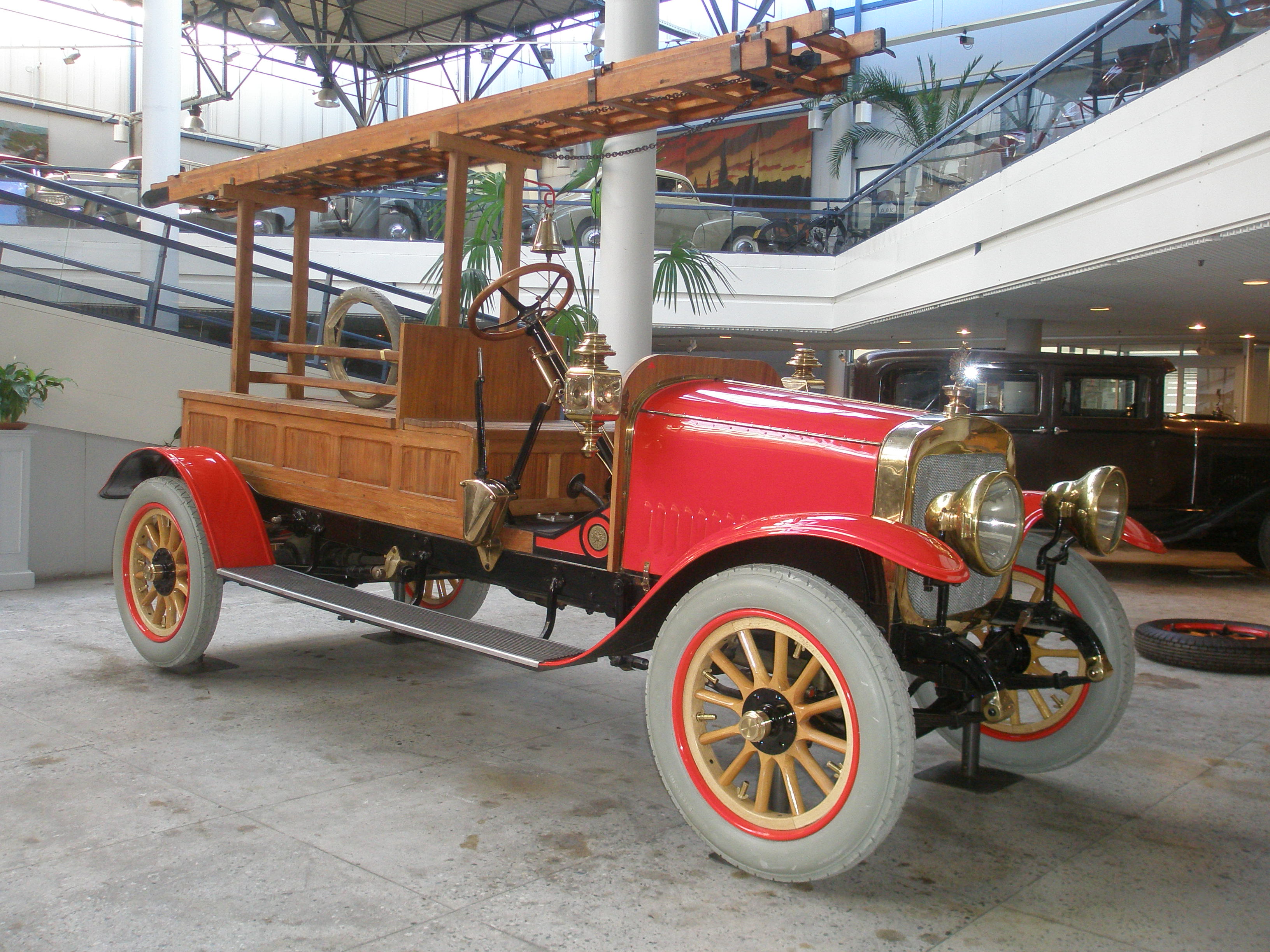 Автомобиль балт. Руссо Балт d-24/40. Пожарный Руссо-Балт. Пожарная машина Руссо-Балт 1913. Пожарный автомобиль Руссо-Балт.