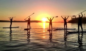 Tofino-Paddle-Surf-Stand-Up-Paddle-Boarding-Group-Shot-1024x524