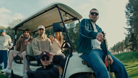 Deniss izdod minialbumu “Plejādes” un tā singlu “Pasēdēt” ar videoklipu