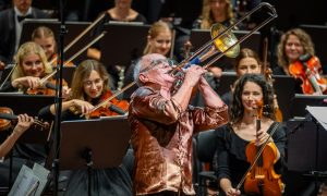 Kristians-Lindbergs-Liepajas-Simfoniskais-orkestris-foto-Janis-Vecbralis--