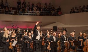 145. koncertsezonu Liepājas Simfoniskais orķestris noslēgs ar Andra Dzenīša Dienvidu koncertu metāla sitaminstrumentiem